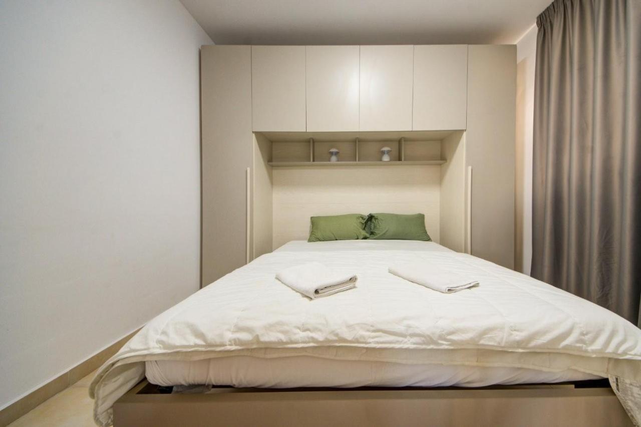 Point G&V Apartment Sea Front Bugibba St. Paul's Bay Esterno foto