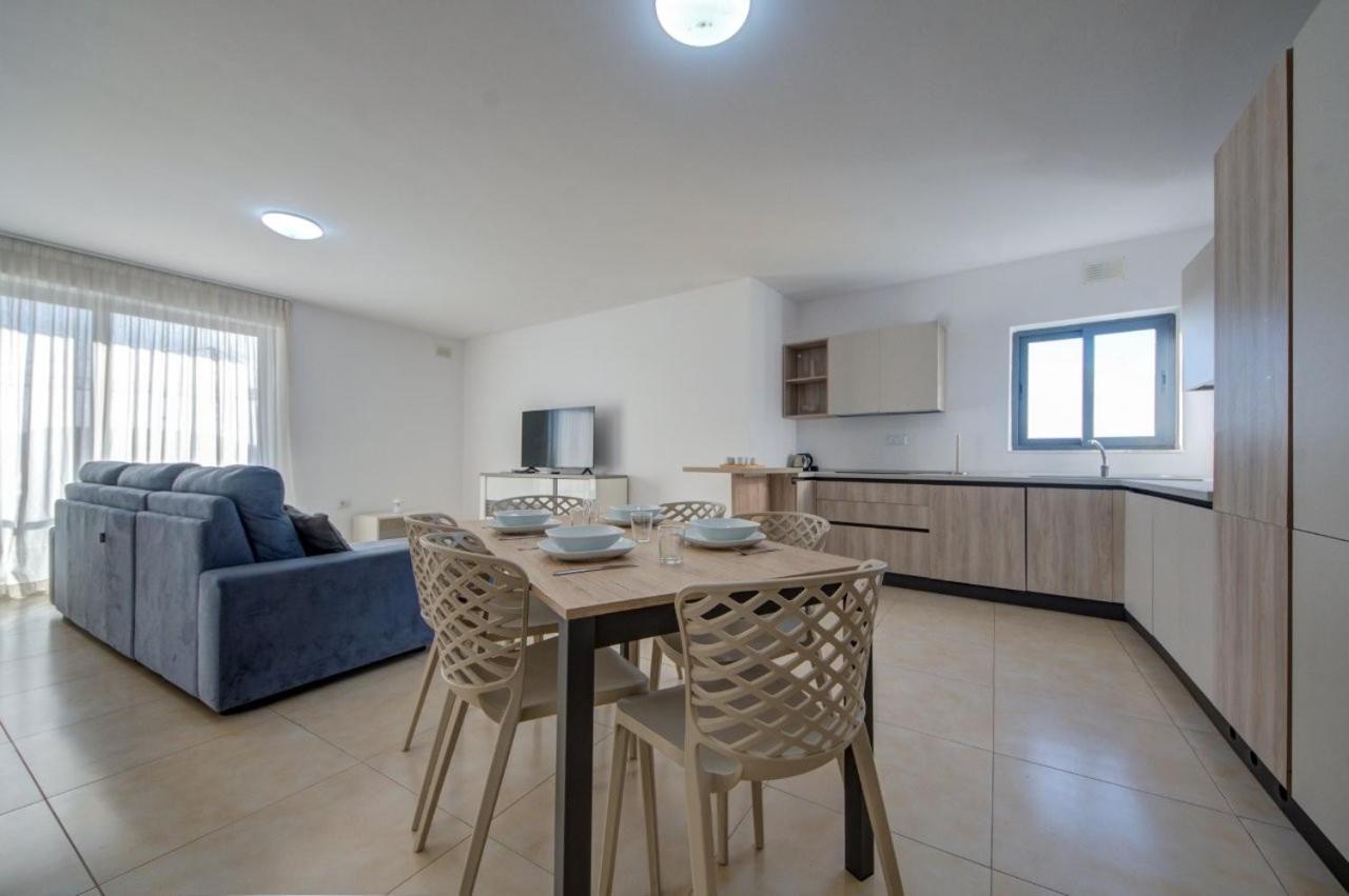 Point G&V Apartment Sea Front Bugibba St. Paul's Bay Esterno foto