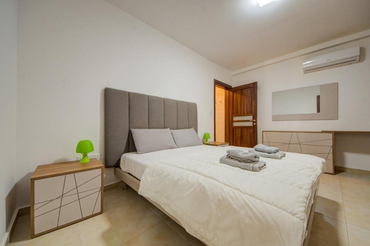 Point G&V Apartment Sea Front Bugibba St. Paul's Bay Esterno foto